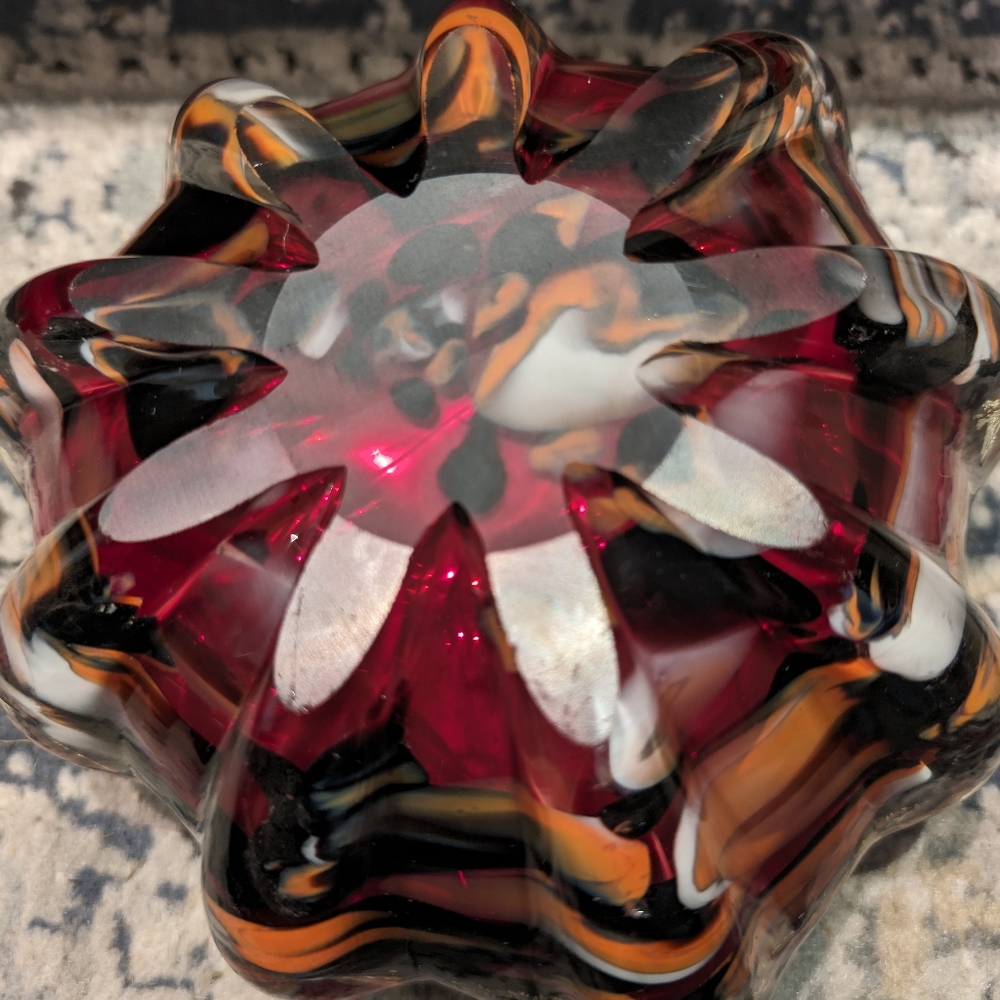 Captivating Japanese Art Glass Ashtray - Picture 8 of 13